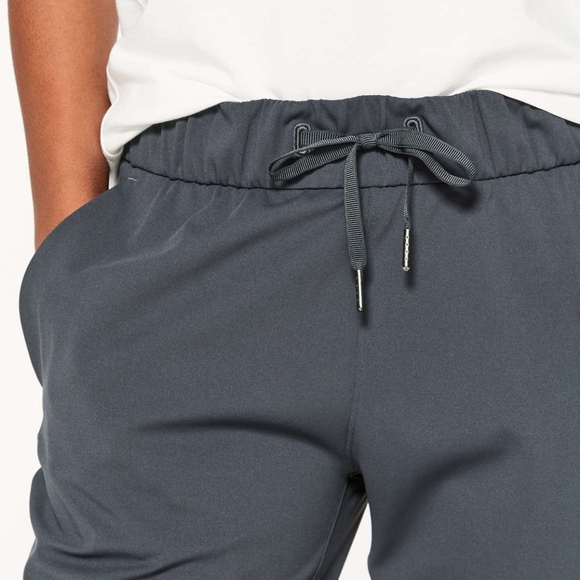 Lululemon On The Fly Pant 28” Melanite Athleisure Athletic - Picture 4 of 15